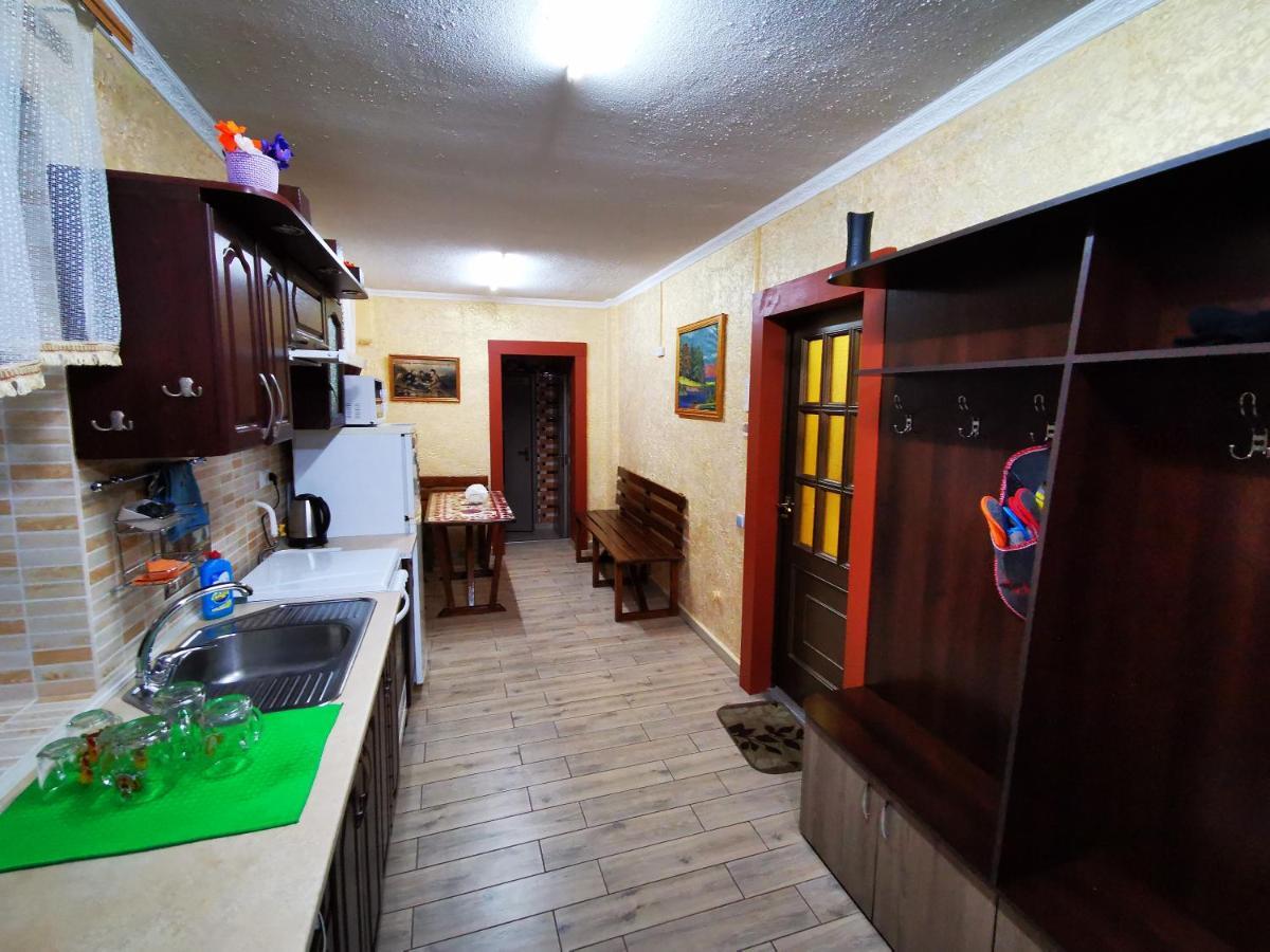 Міні Квартал Hotel Yahotyn Exterior photo